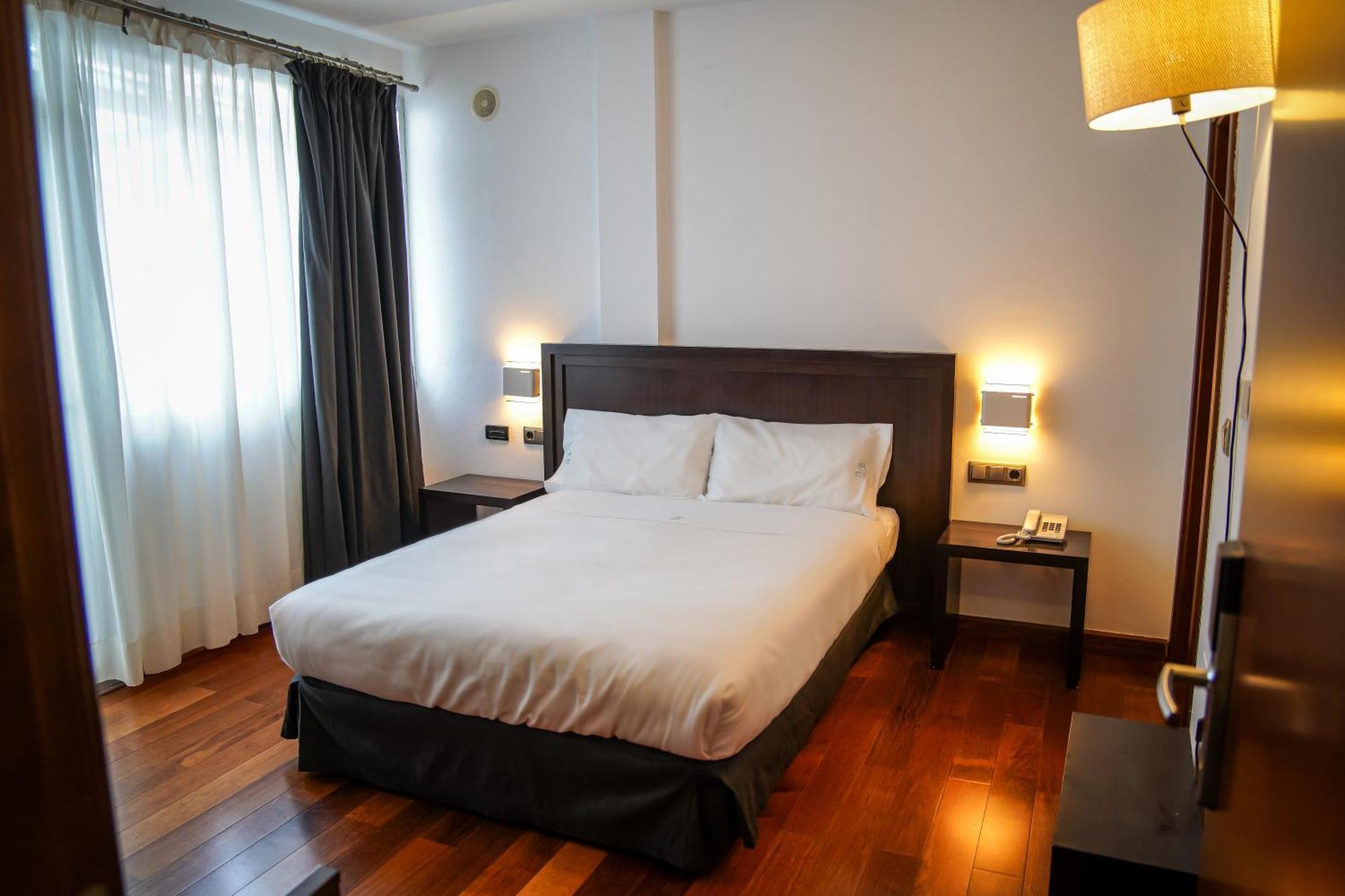 Hotel Baeza Monumental By Eme Hoteles Exterior foto